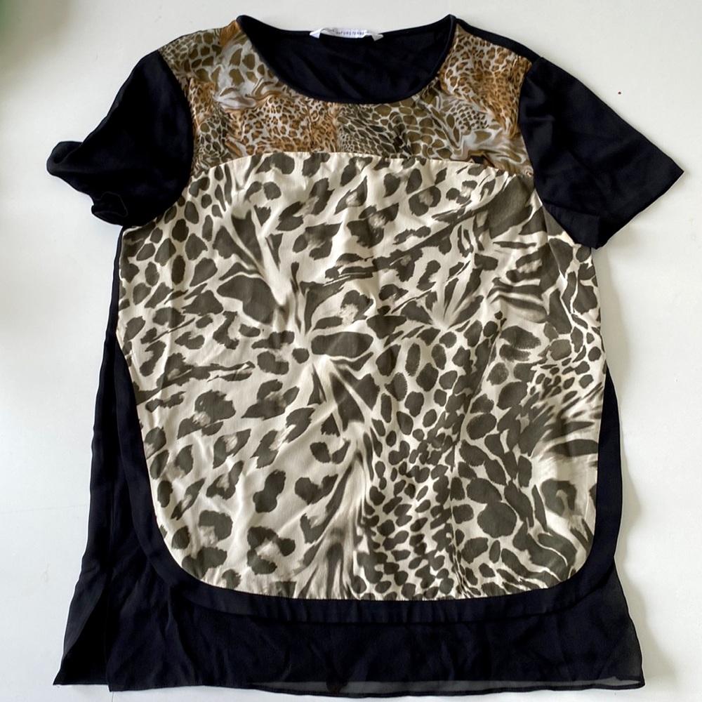 Diane von Furstenberg 100% silk dressy shirt in mixed animal pattern size 6